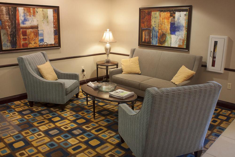 Holiday Inn Express & Suites Youngstown West I 80, An Ihg Hotel Екстер'єр фото