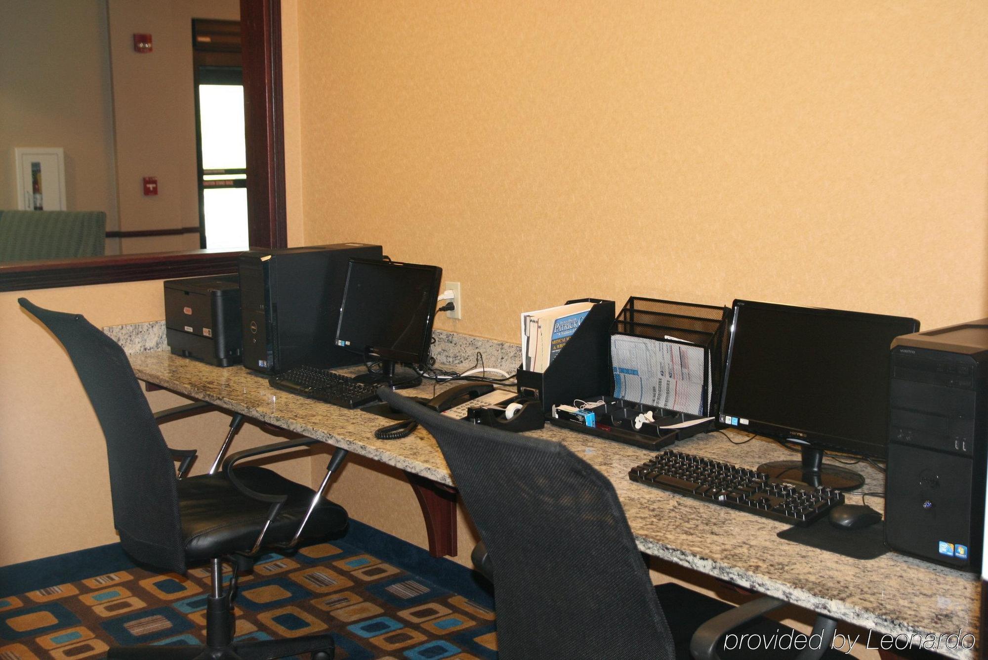Holiday Inn Express & Suites Youngstown West I 80, An Ihg Hotel Екстер'єр фото