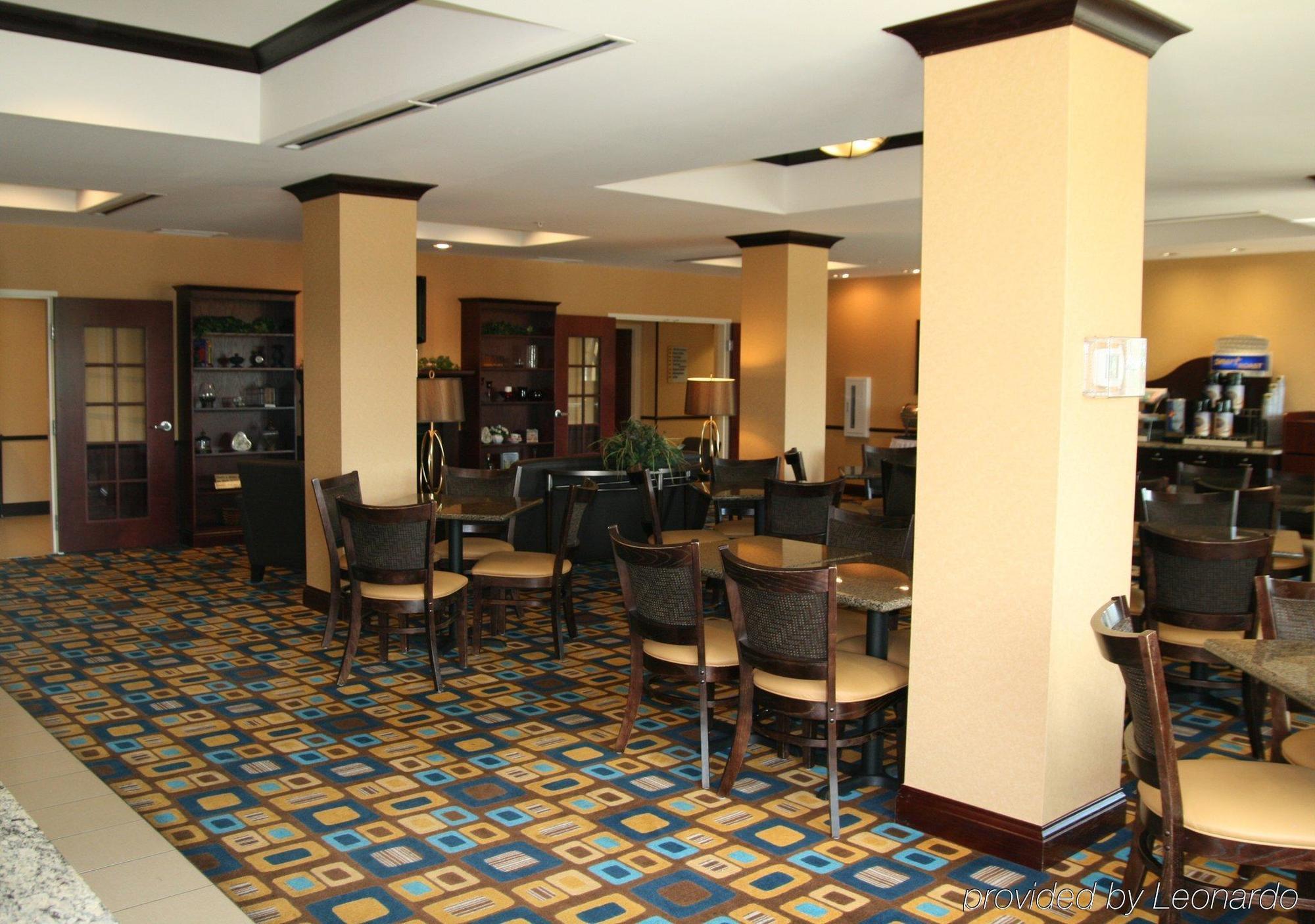 Holiday Inn Express & Suites Youngstown West I 80, An Ihg Hotel Екстер'єр фото