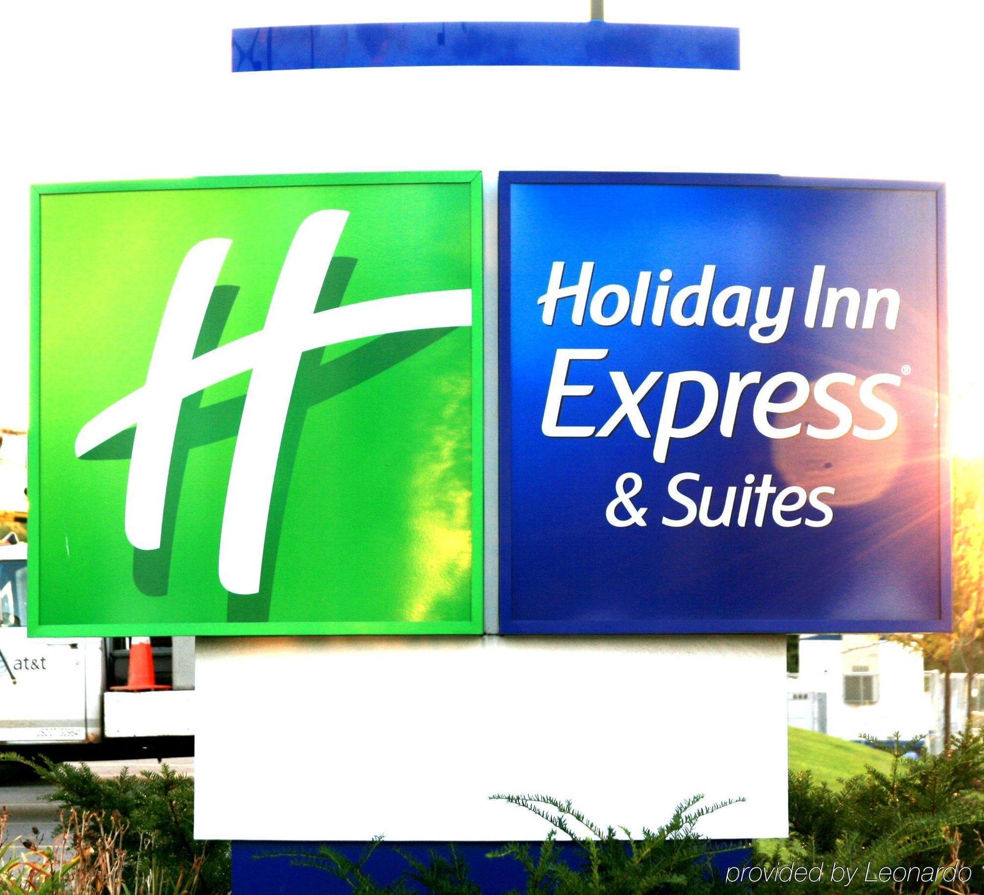 Holiday Inn Express & Suites Youngstown West I 80, An Ihg Hotel Екстер'єр фото