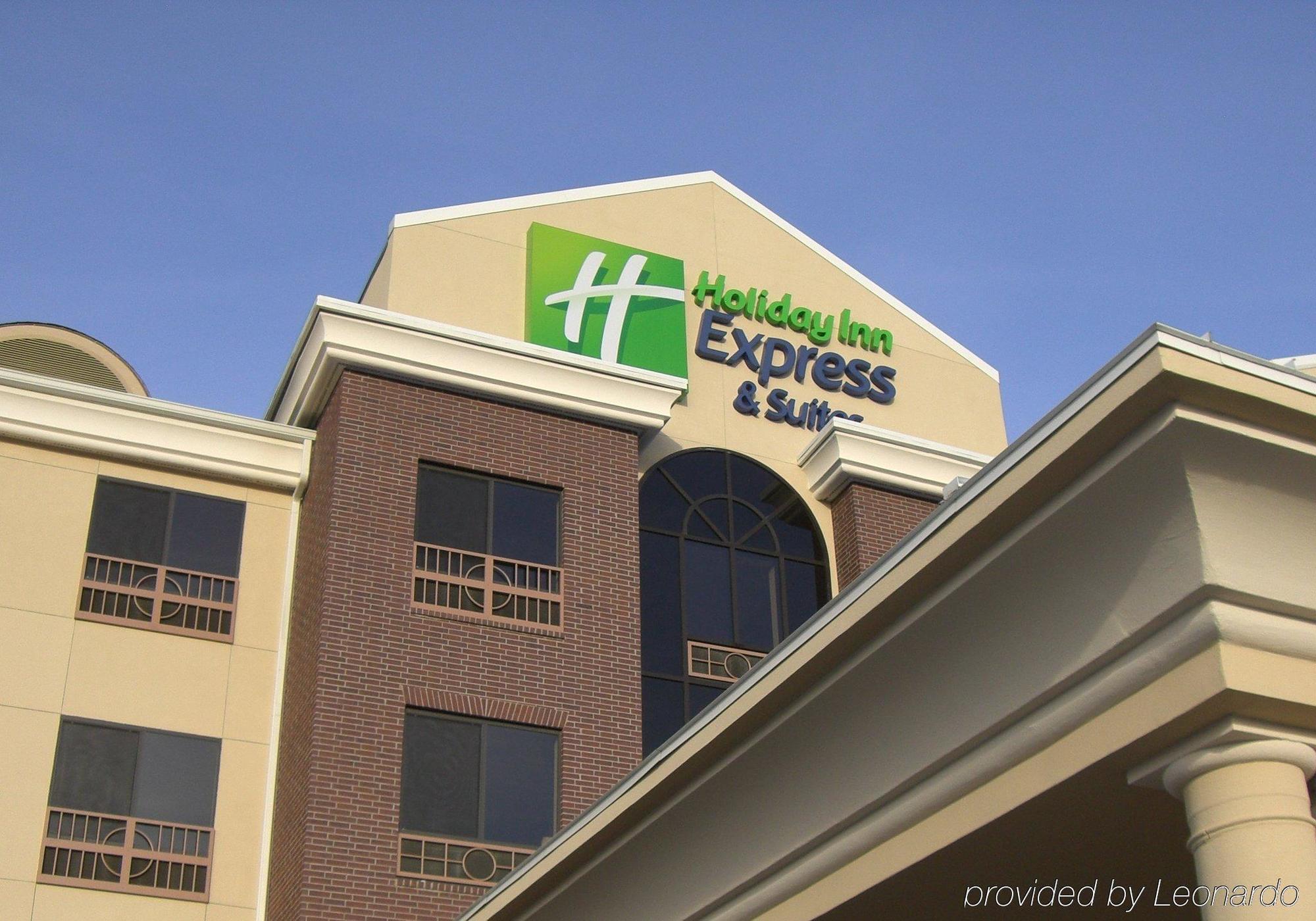 Holiday Inn Express & Suites Youngstown West I 80, An Ihg Hotel Екстер'єр фото